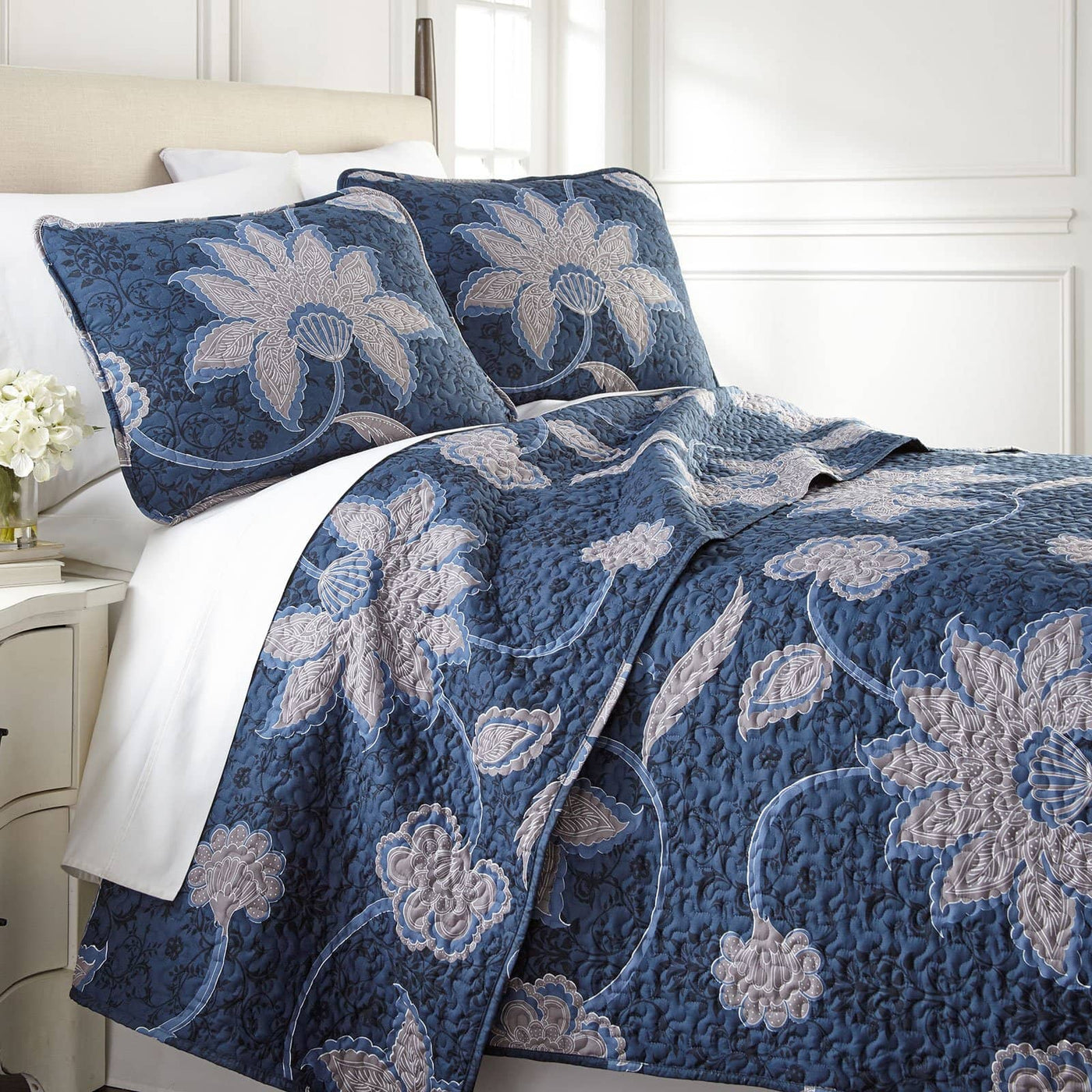 Grand Floral Quilt Set