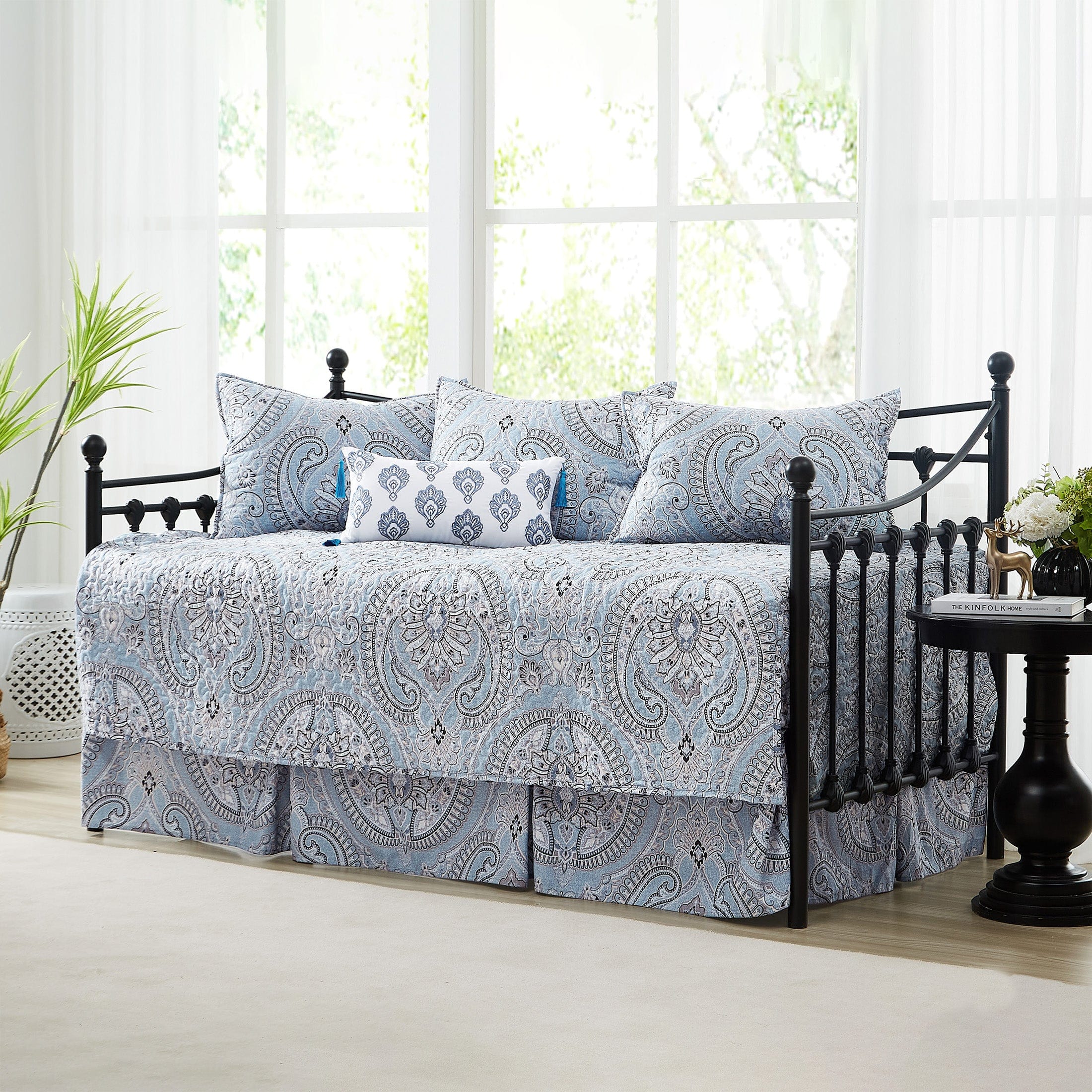 Gracie Mills Sandy 6-Piece Reversible Daybed Cover Set Twin Cottage