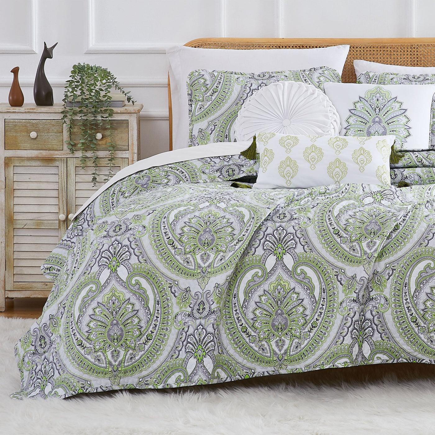 Half Front View of Pure Melody 6-Piece Quilt Bedding Set in Green#color_pure-melody-green