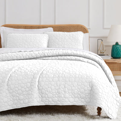 Half Front View of Pebbles Oversized Quilt Set in White#color_pebble-white