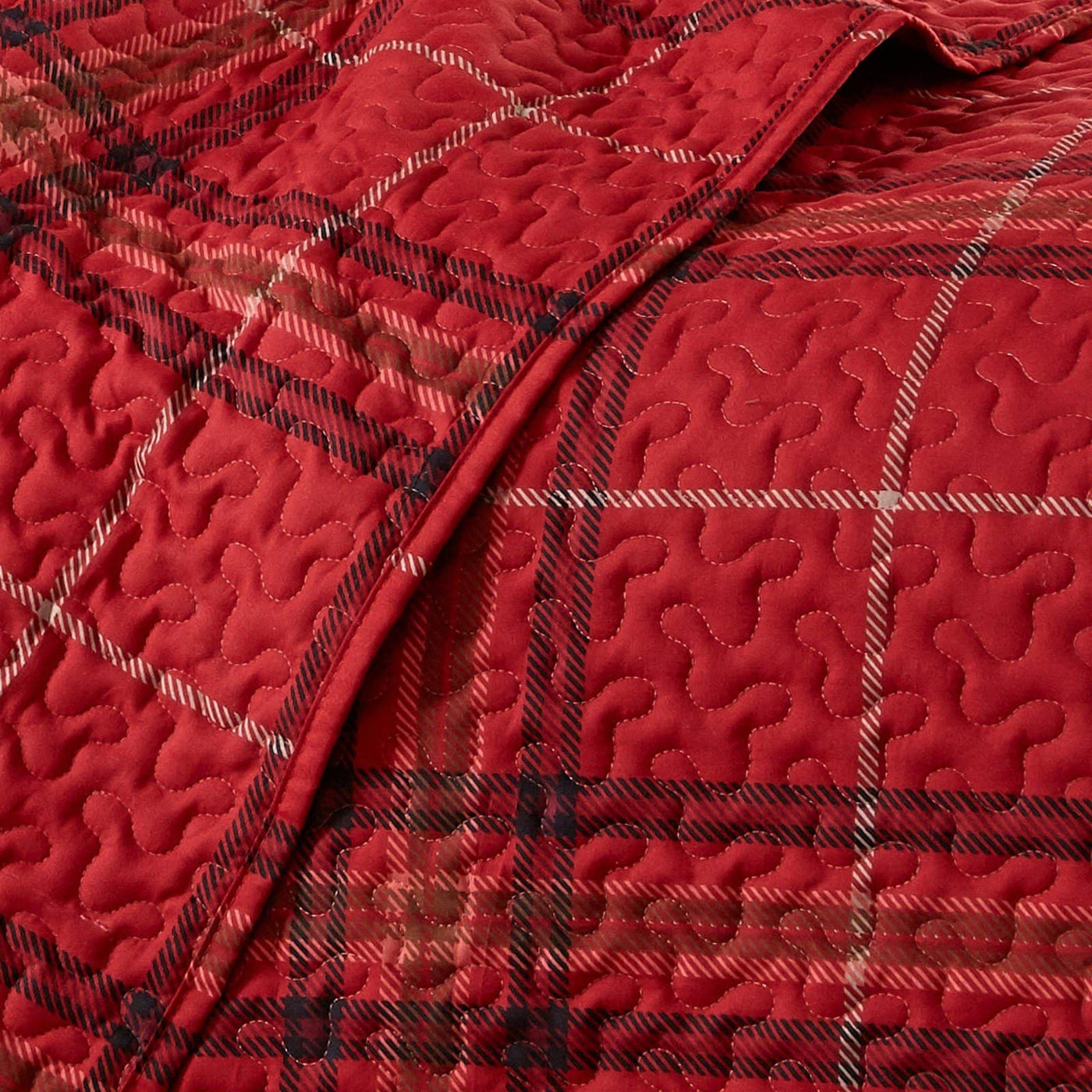 Details and Texture of Vilano Plaid Quilt Set in Red#color_plaid-red