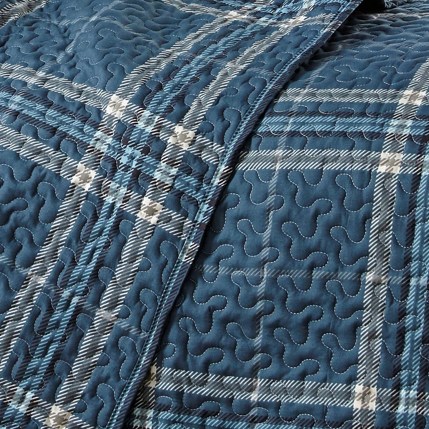 Details and Texture of Vilano Plaid Quilt Set in Blue#color_plaid-blue