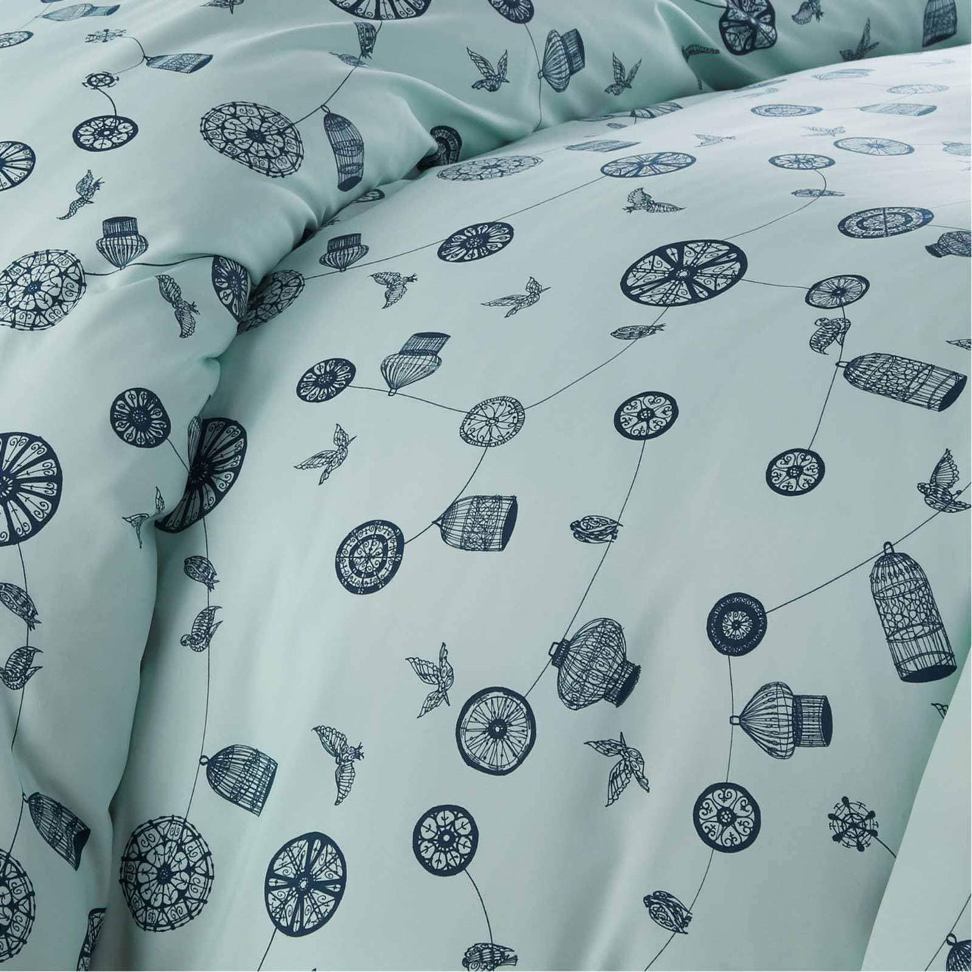 Details and Print Pattern of Songbird Spring Duvet Cover Set in Green#color_songbird-green
