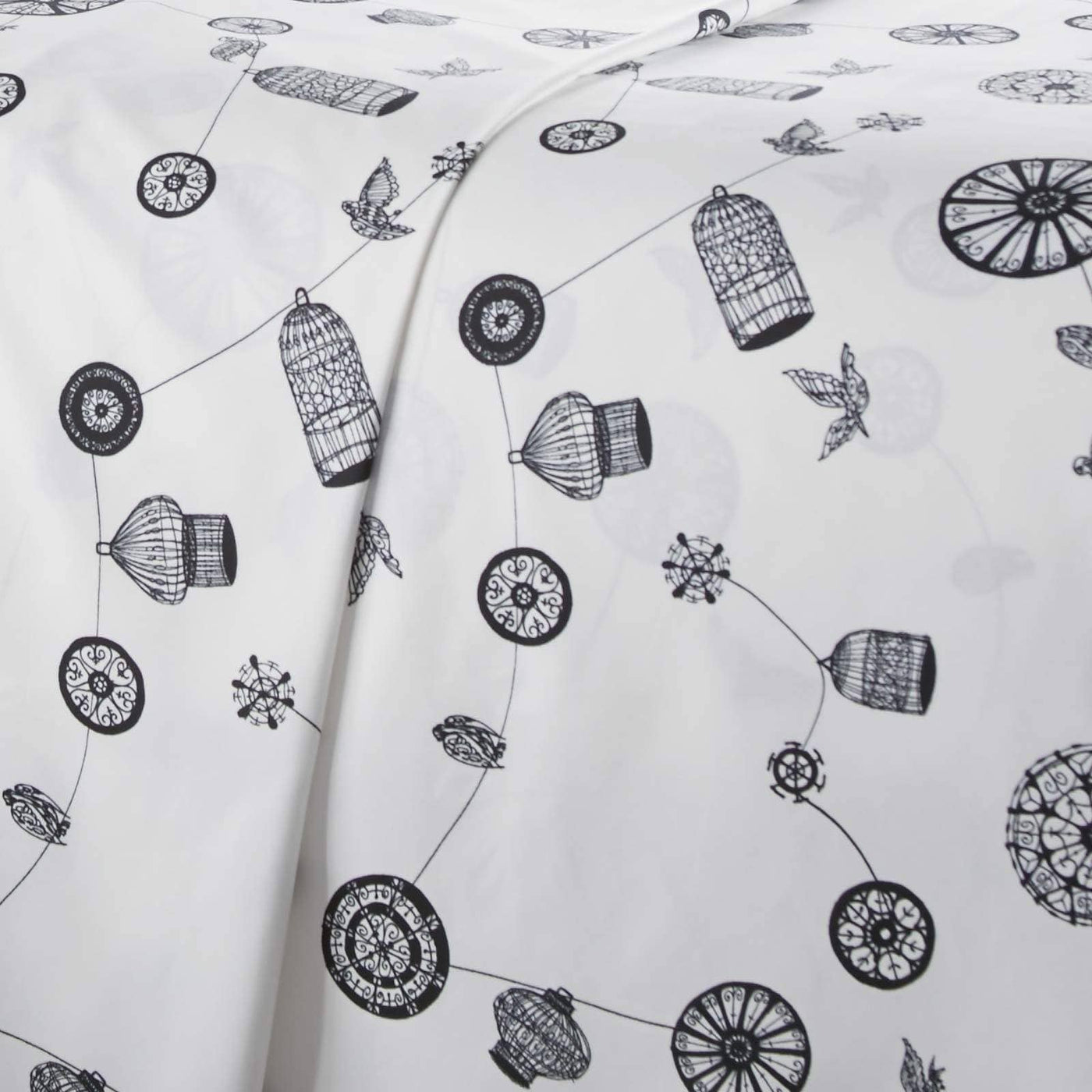 Details and Print Pattern of Songbird Spring Sheet Set in White#color_songbird-white