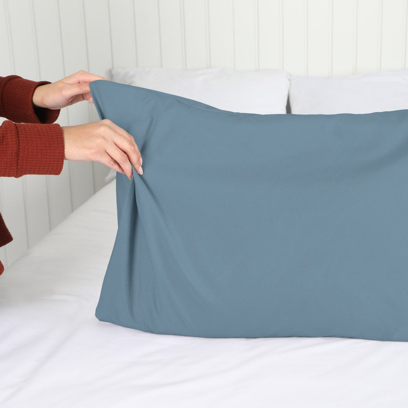Lady setting up a Vilano Springs 2-Piece Pillow Cases in Coronet Blue#color_vilano-coronet-blue