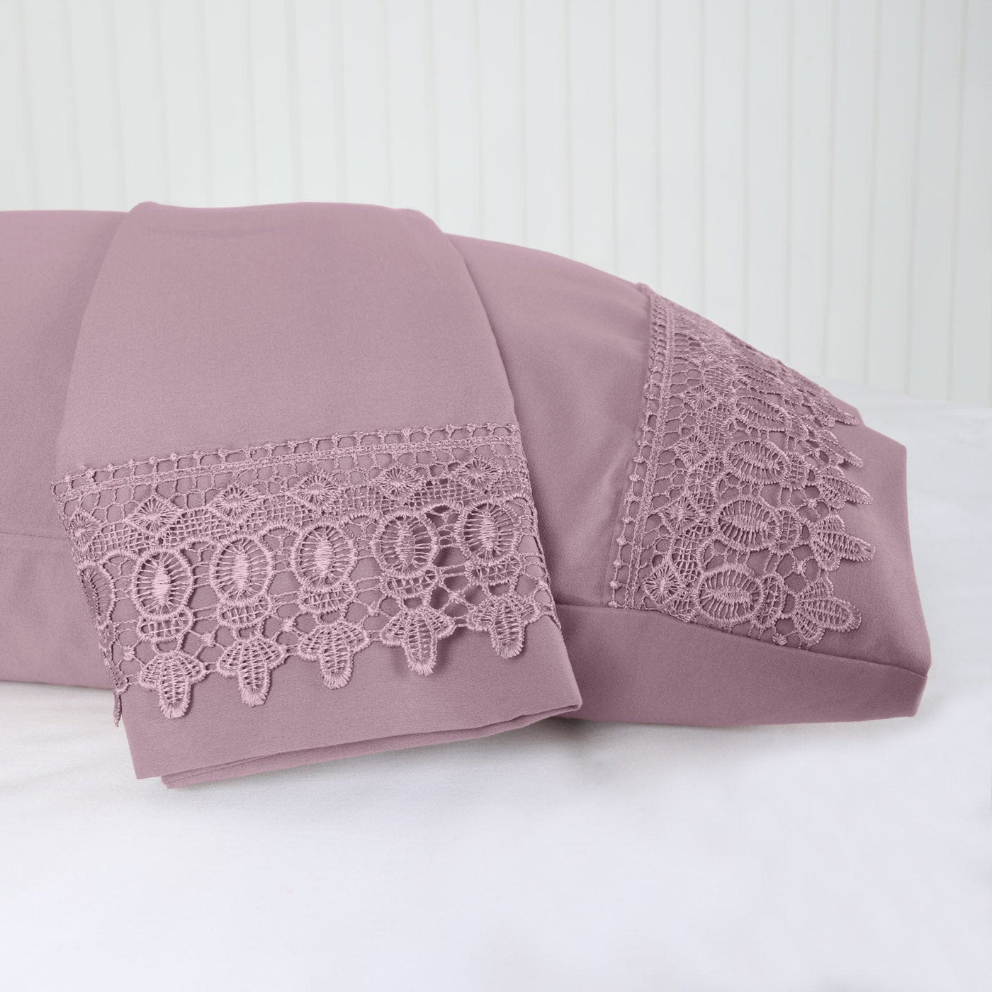 Details of Elegant Crochet Lace Hem of Vilano in Lavender#color_vilano-lavender