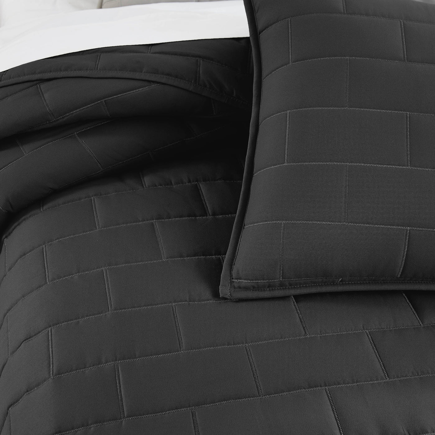 Details of Vilano Brickyard Quilt Set in Black#color_vilano-black