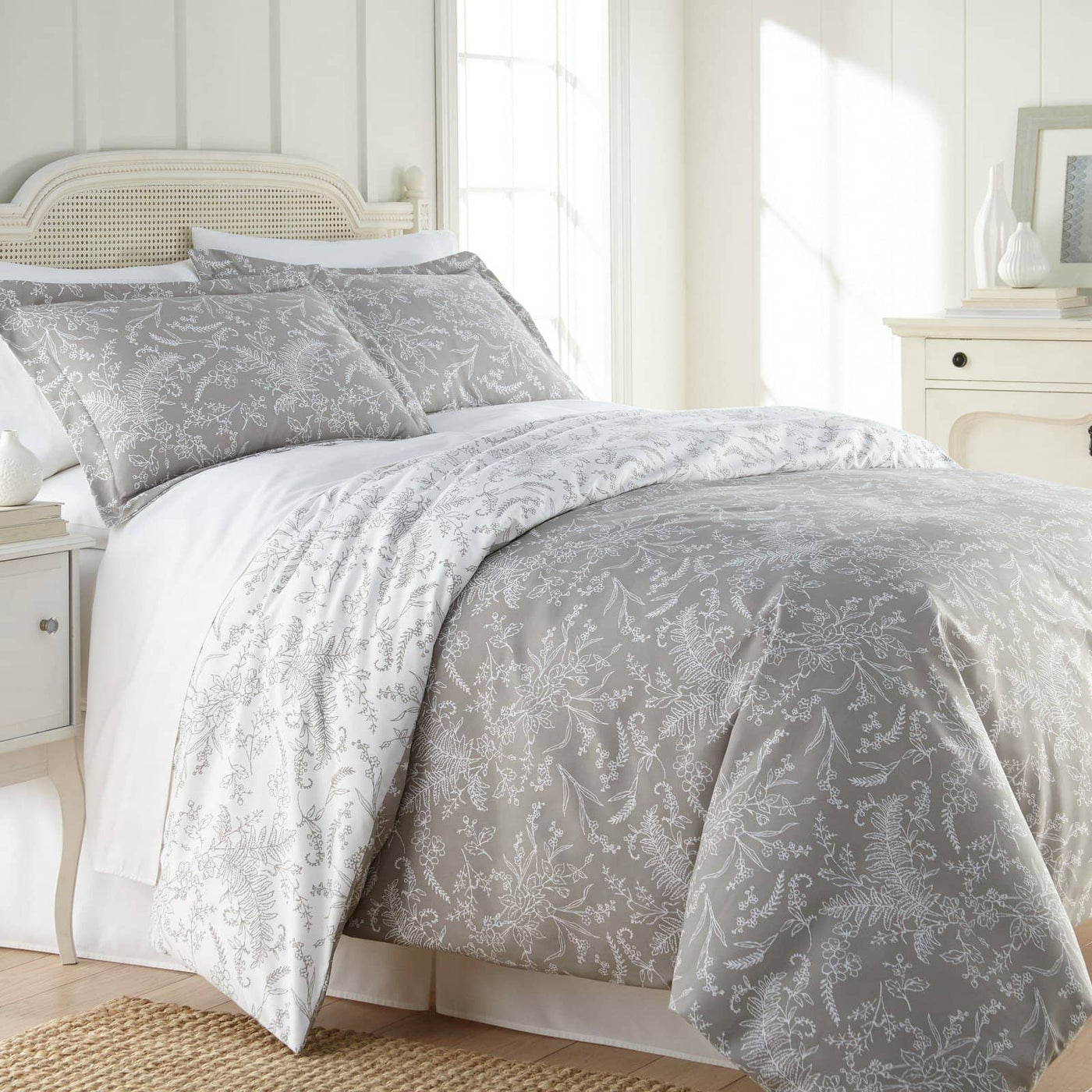 Winter Brush Reversible Comforter Set in Steel Grey#color_winter-brush-steel-gray