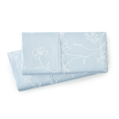 Details and Print Pattern of Sweetbrier Extra Deep Pocket Printed Sheet Set in Blue with White Flowers#color_sweetbrier-ballard-blue-with-white-flowers