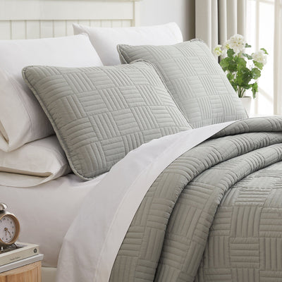 Angled View of Grid Oversized Quilt Set in Grey#color_grid-grey
