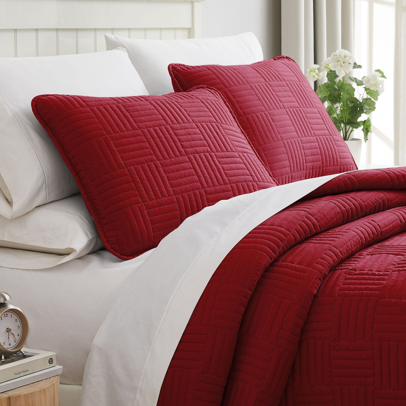 Angled View of Grid Oversized Quilt Set in Chilli Pepper#color_grid-chili-pepper