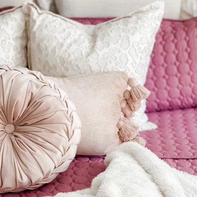 Details and Texture of Southshore Essentials Quilt Set in Rose#color_rose