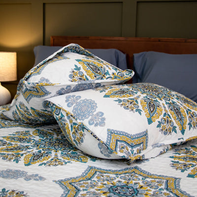 Close Up Image of Infinity Quilt Set in Aqua Pillow Shams#color_infinity-aqua