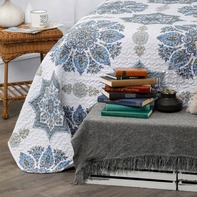 Half Front View of Infinity Quilt Set in Blue#color_infinity-blue