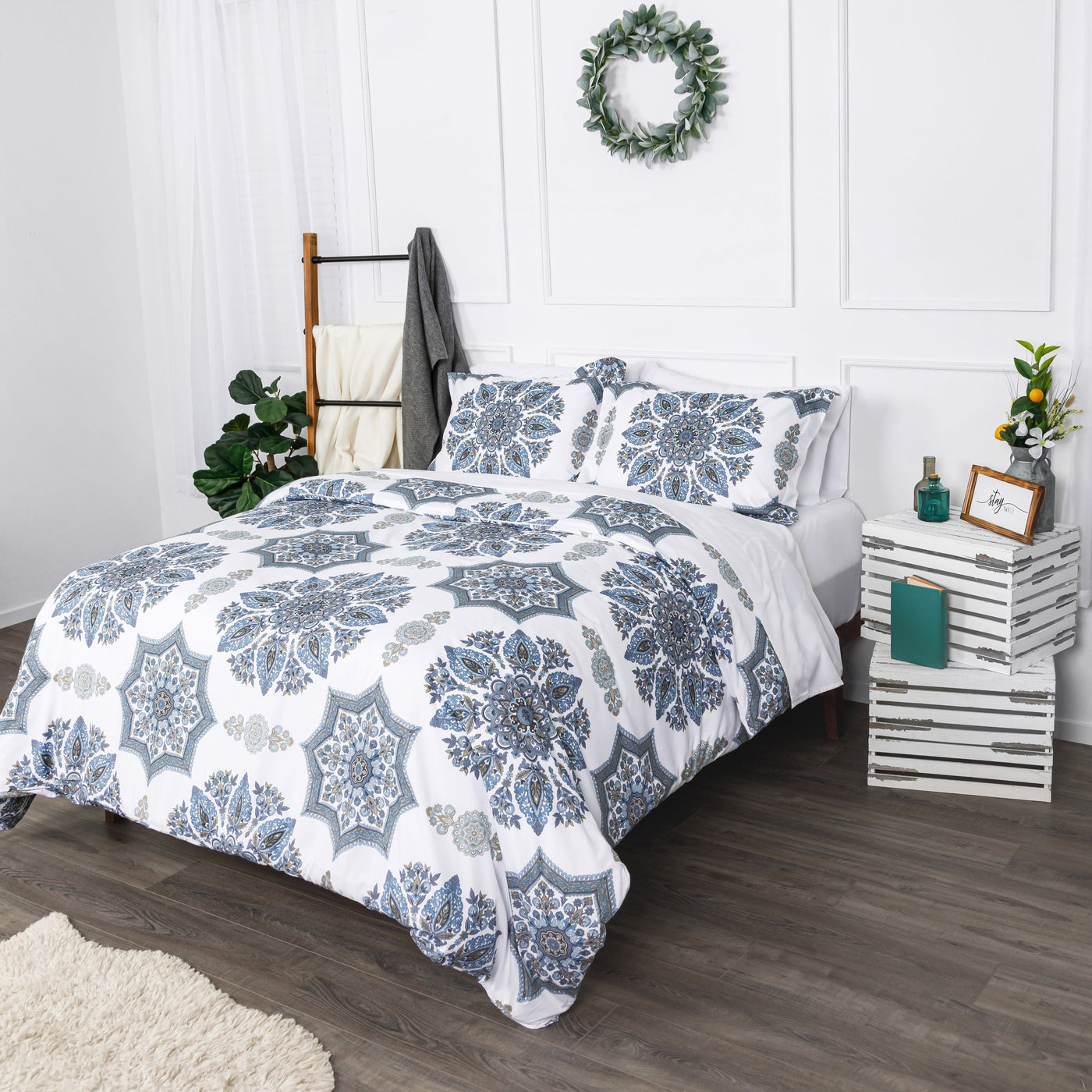Side View of Infinity Comforter Set in Blue#color_infinity-blue