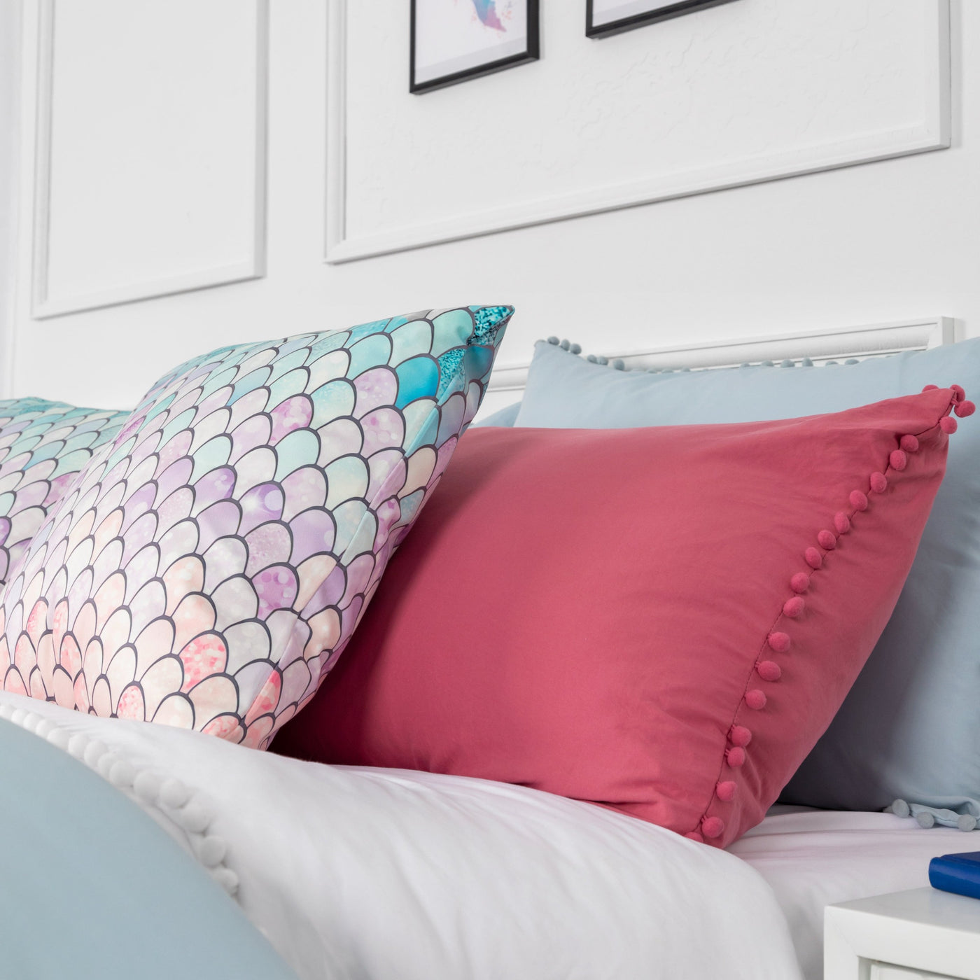 Close Up View of Pom-pom in Light Blue and Rose Pillows Shams#color_light-blue