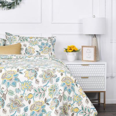 Details and Print Pattern of Wanderlust Comforter Set in cream#color_wanderlust-cream