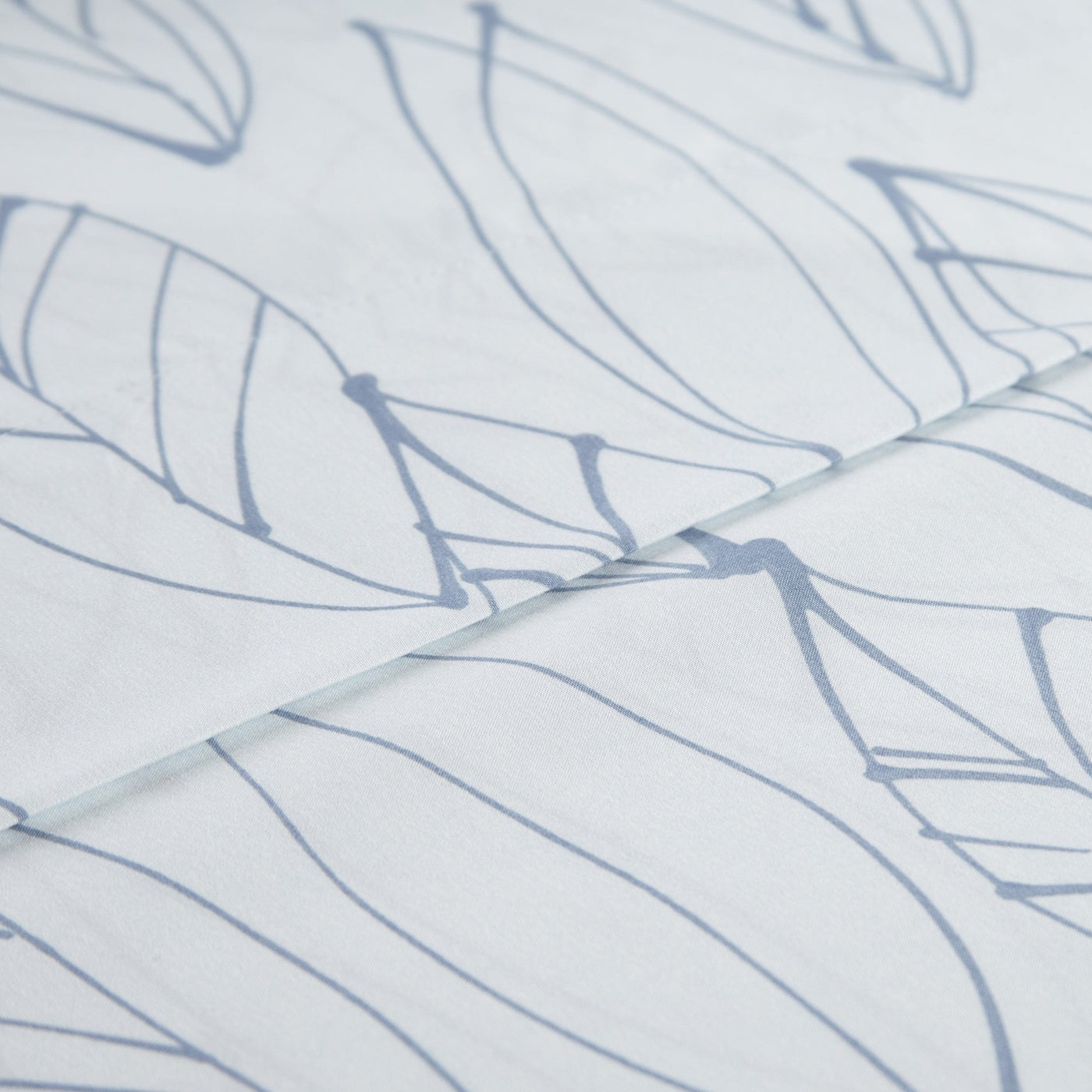 Details and Print Pattern of Modern Foliage Sheet Set in White and Blue#color_modern-foliage-white-and-blue