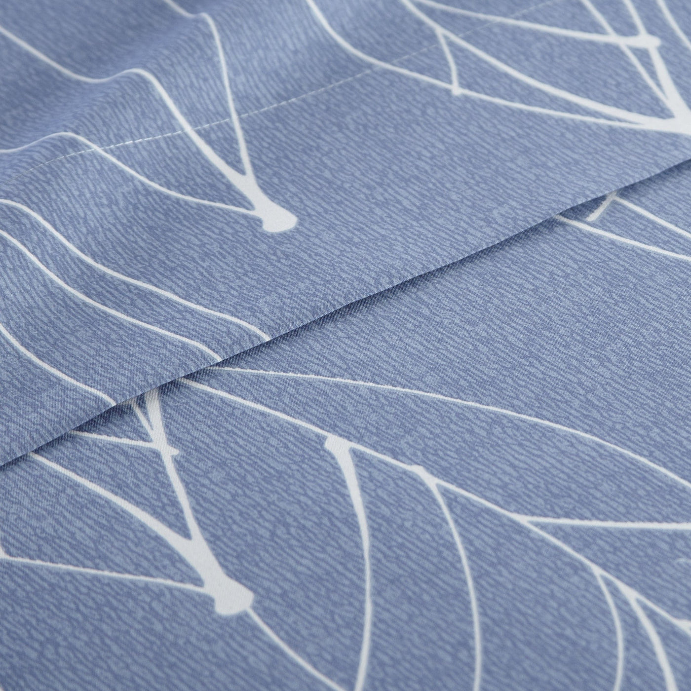 Details and Print Pattern of Modern Foliage Sheet Set in Blue and White#color_modern-foliage-blue