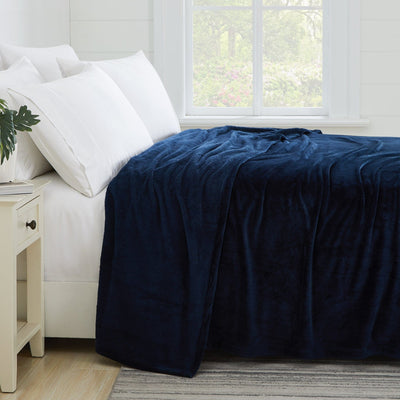 Side View of Microfleece Oversized Blankets and Throws in Navy Blue#color_microfleece-navy-blue