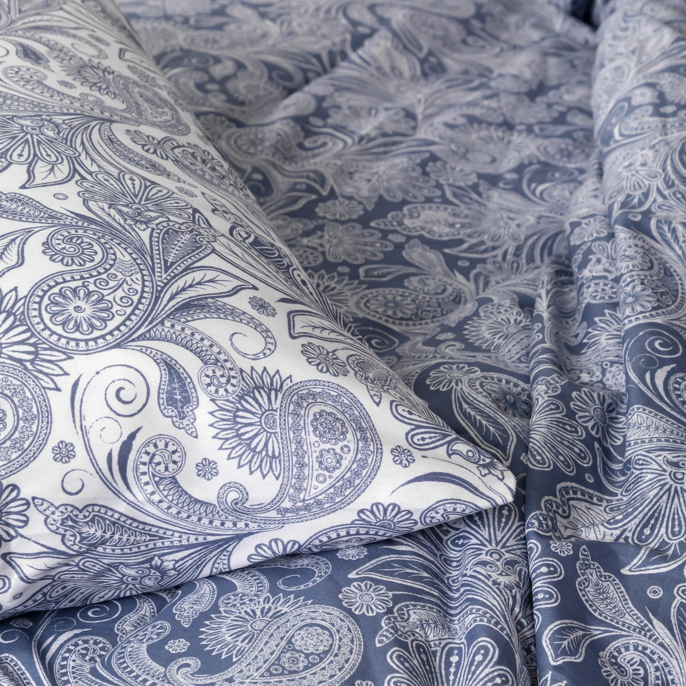 Details and Print Pattern of Perfect Paisley Reversible Comforter Set in Blue#color_perfect-paisley-blue