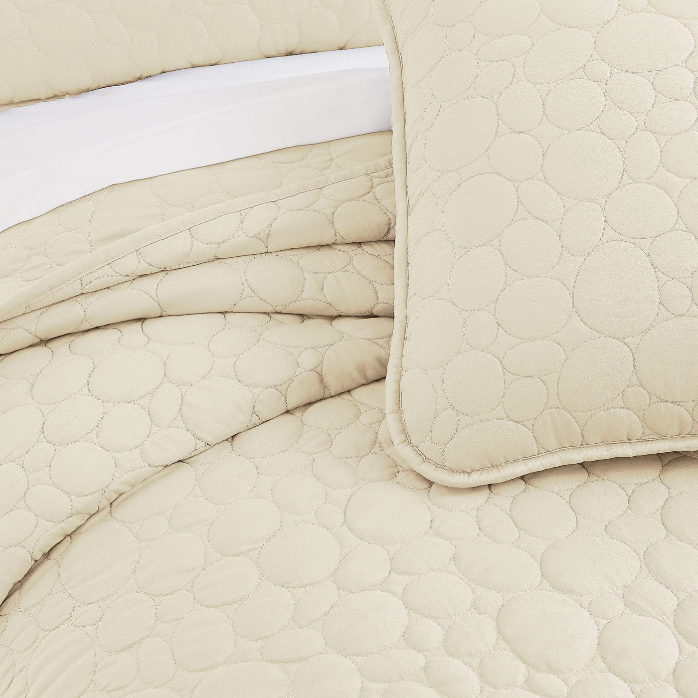 Details and Texture of Pebbles Oversized Quilt Set in Cream#color_pebbles-cream