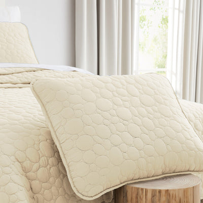 Close Up Image of Pebbles Oversized Quilt Set in Cream Pillow Shams#color_pebbles-cream