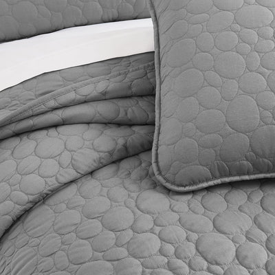 Details and Texture of Pebbles Oversized Quilt Set in Grey#color_pebbles-grey