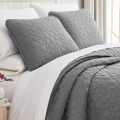 Angled View of Pebbles Oversized Quilt Set in Grey#color_pebbles-grey
