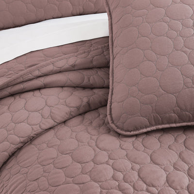 Details and Texture of Pebbles Oversized Quilt Set in Muted Mauve#color_pebbles-mauve