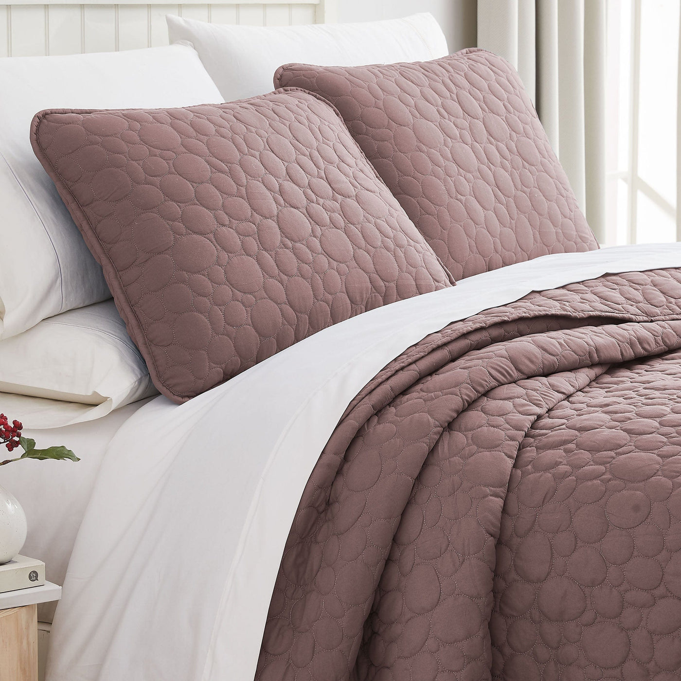 Angled View of Pebbles Oversized Quilt Set in Muted Mauve#color_pebbles-mauve
