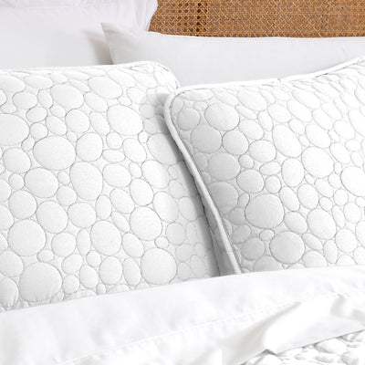 Close Up Image of Pebbles Oversized Quilt Set in White Pillow Shams#color_pebble-white