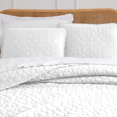 Front View of Pebbles Oversized Quilt Set in White#color_pebble-white