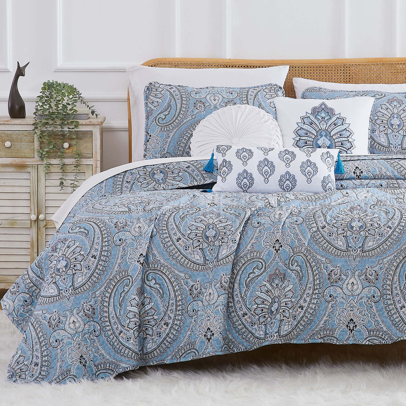 Half Front View of Pure Melody 6-Piece Quilt Bedding Set in Aqua#color_pure-melody-aqua