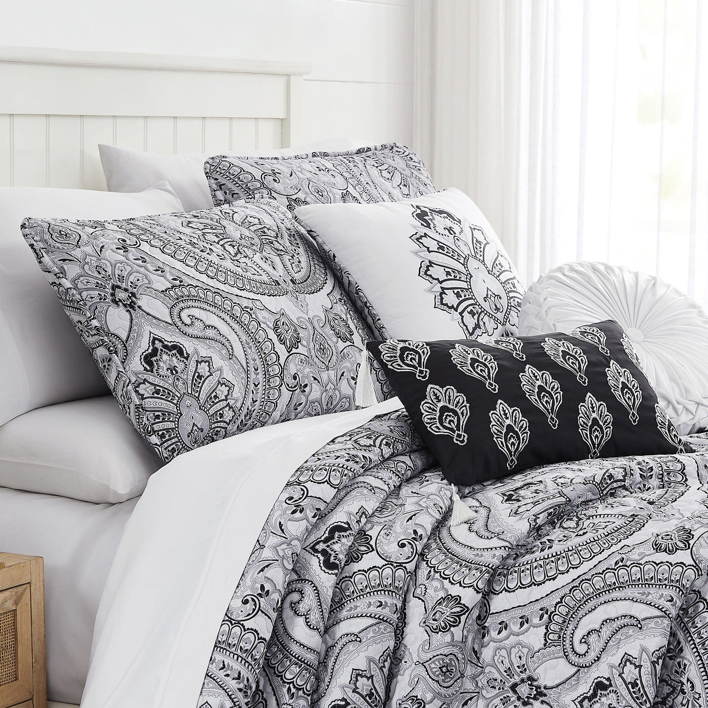Angled View of Pure Melody 6-Piece Quilt Bedding Set in Black#color_pure-melody-black