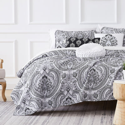 Half Front View of Pure Melody 6-Piece Quilt Bedding Set in Black#color_pure-melody-black