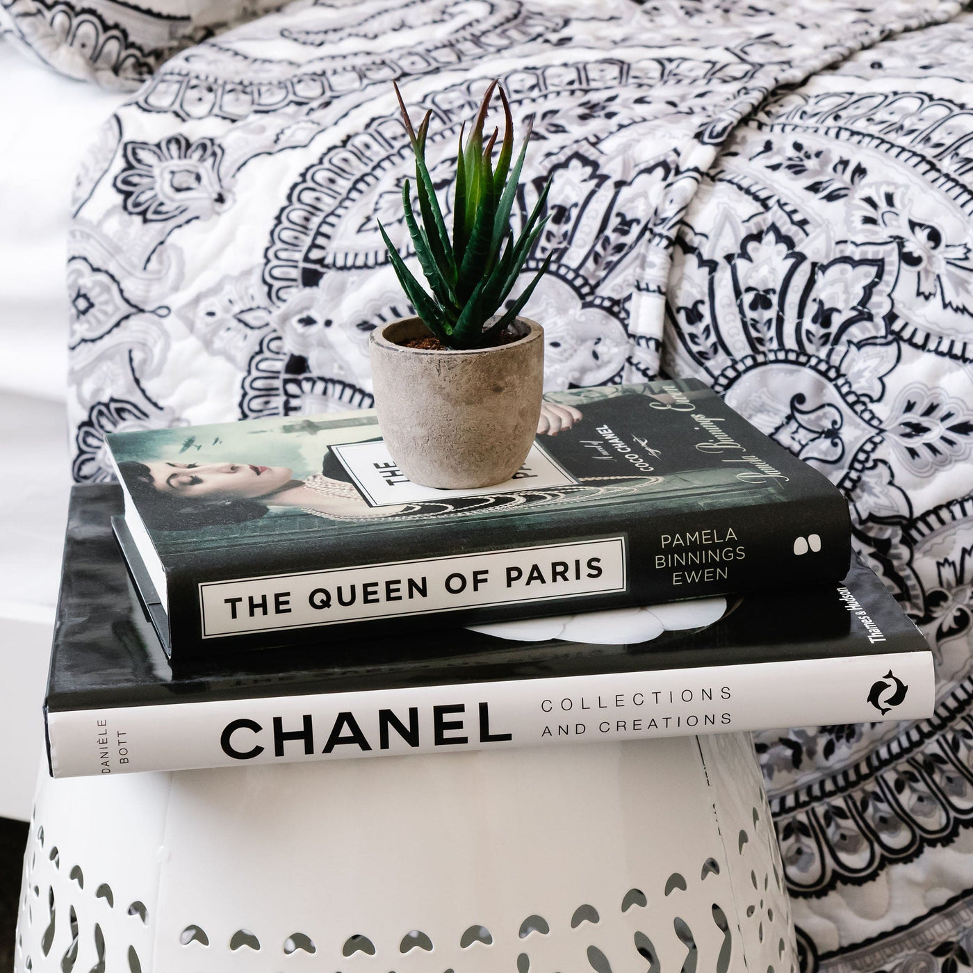 Books and Plant and Pure Melody Quilt Set in Black Behind#color_pure-melody-black