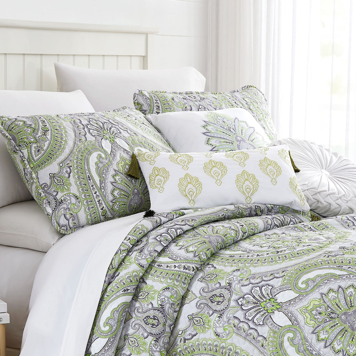 Angled View of Pure Melody 6-Piece Quilt Bedding Set in Green#color_pure-melody-green