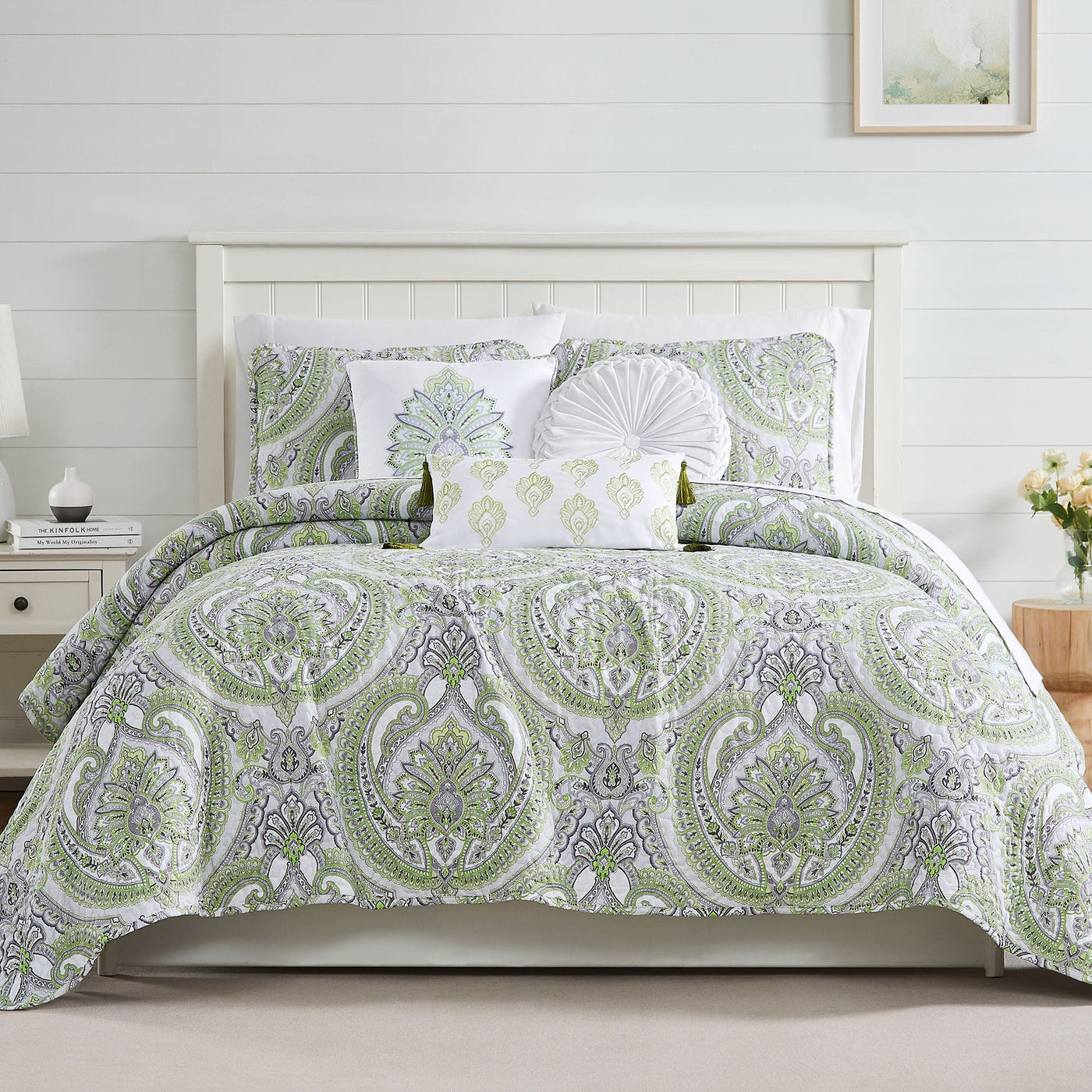 Front View of Pure Melody 6-Piece Quilt Bedding Set in Green#color_pure-melody-green