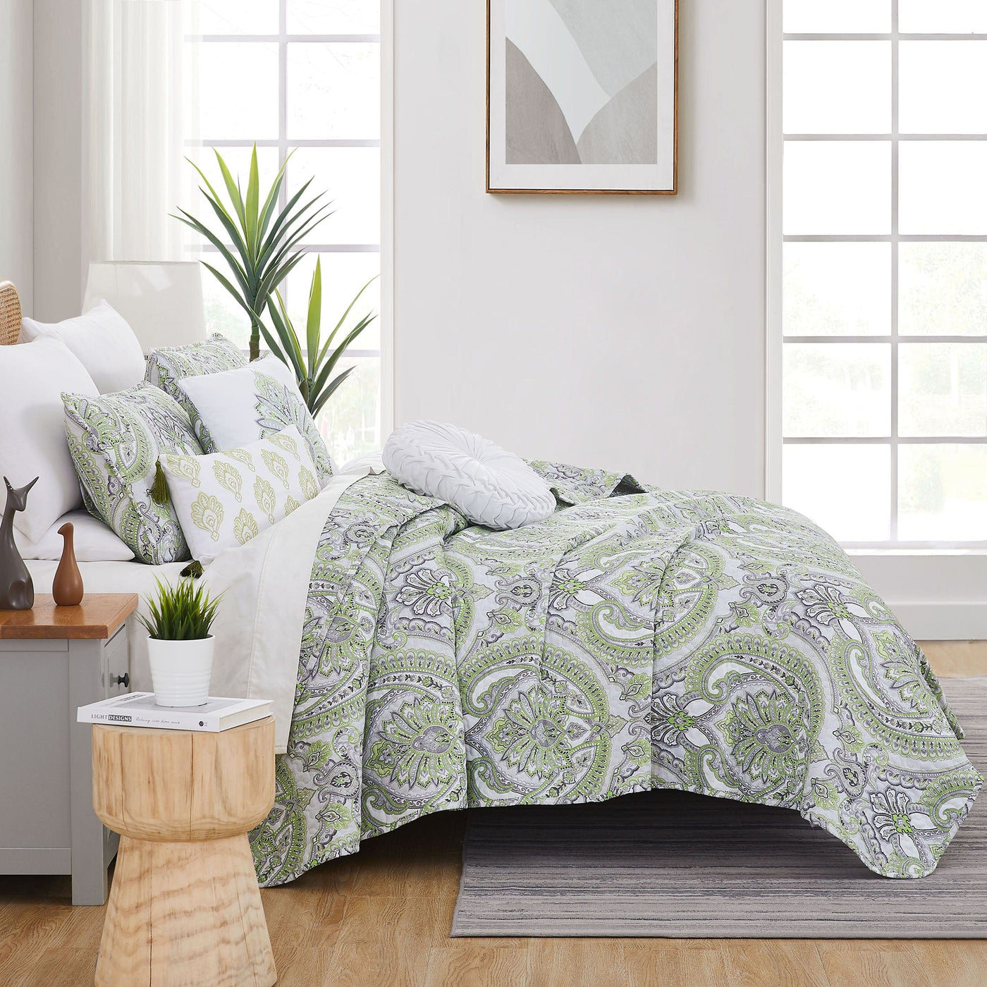 Side View of Pure Melody 6-Piece Quilt Bedding Set in Green#color_pure-melody-green