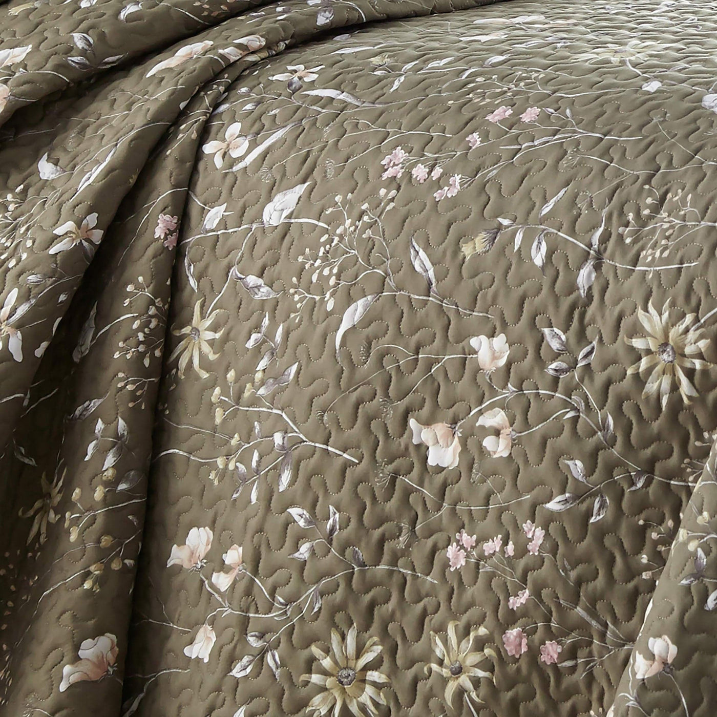 Details and Prints of Secret Meadow Quilt Set in Brown#color_secret-meadow-olive-brown