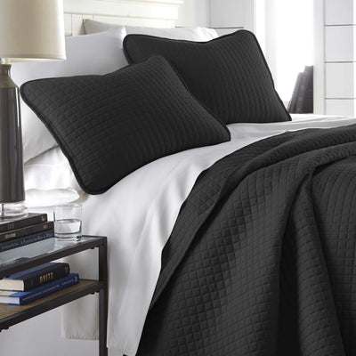 Side View of Vilano Oversized Quilt Set in Black #color_vilano-black