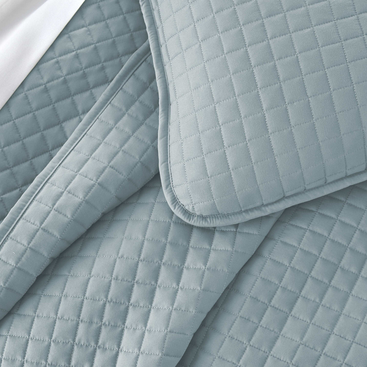 Detailed Stitching of Vilano Oversized Quilt Set in Blue #color_vilano-sky-blue