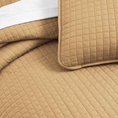 Details and Texture of Vilano Oversized Quilt Set in Gold#color_vilano-gold