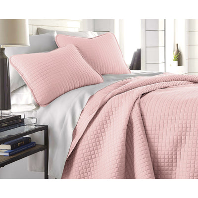 Side View of Vilano Oversized Quilt Set in Pastel Pink #color_vilano-pastel-pink