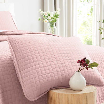 Close Up View of Vilano Oversized Quilt Shams in Pastel Pink #color_vilano-pastel-pink