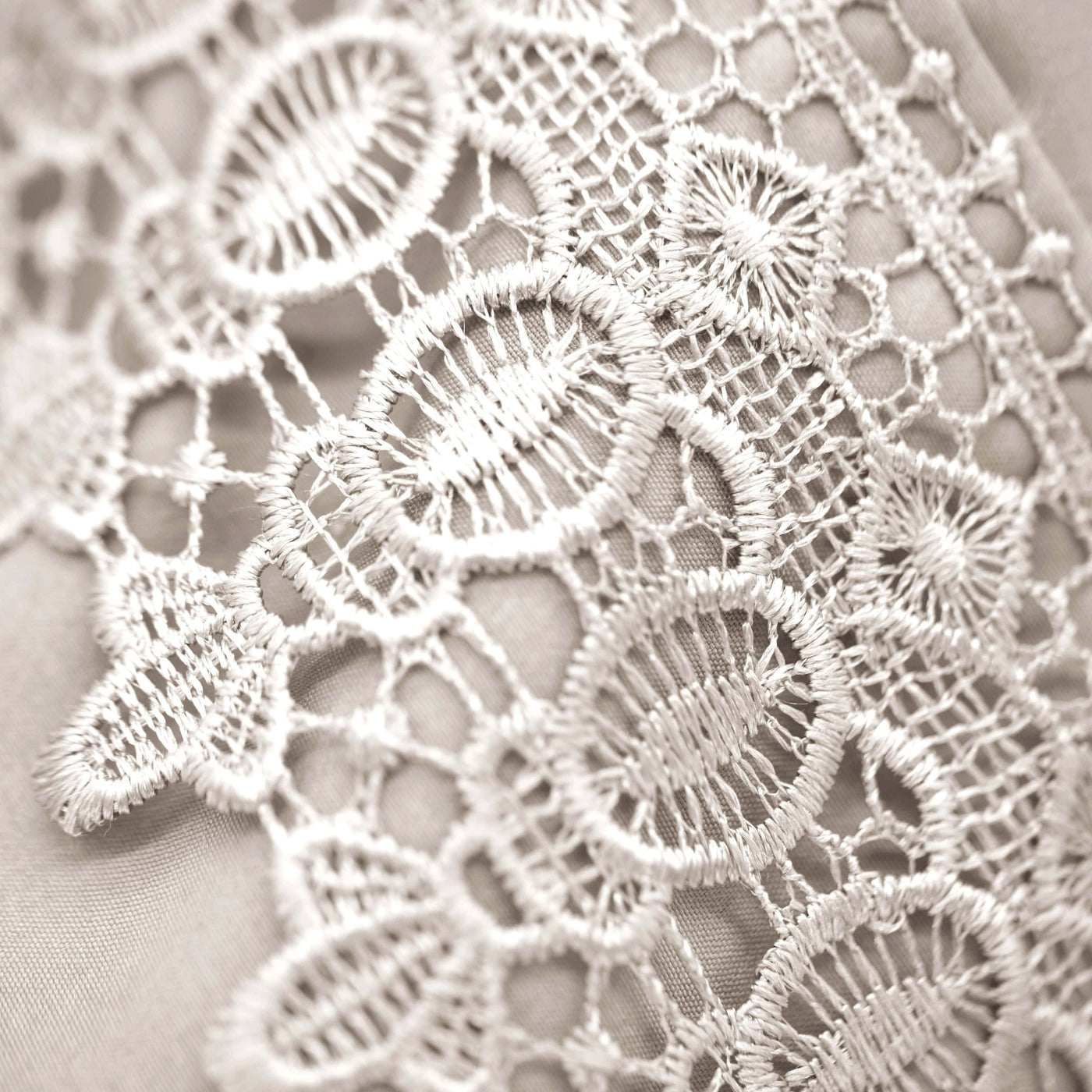 Details of Crochet Lace Hem of Vilano in Bone#color_vilano-bone