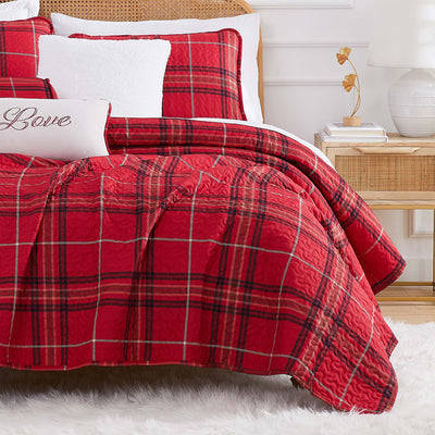 Half Front View of Vilano Plaid 6-Piece Quilt Bedding Set in Red#color_plaid-red