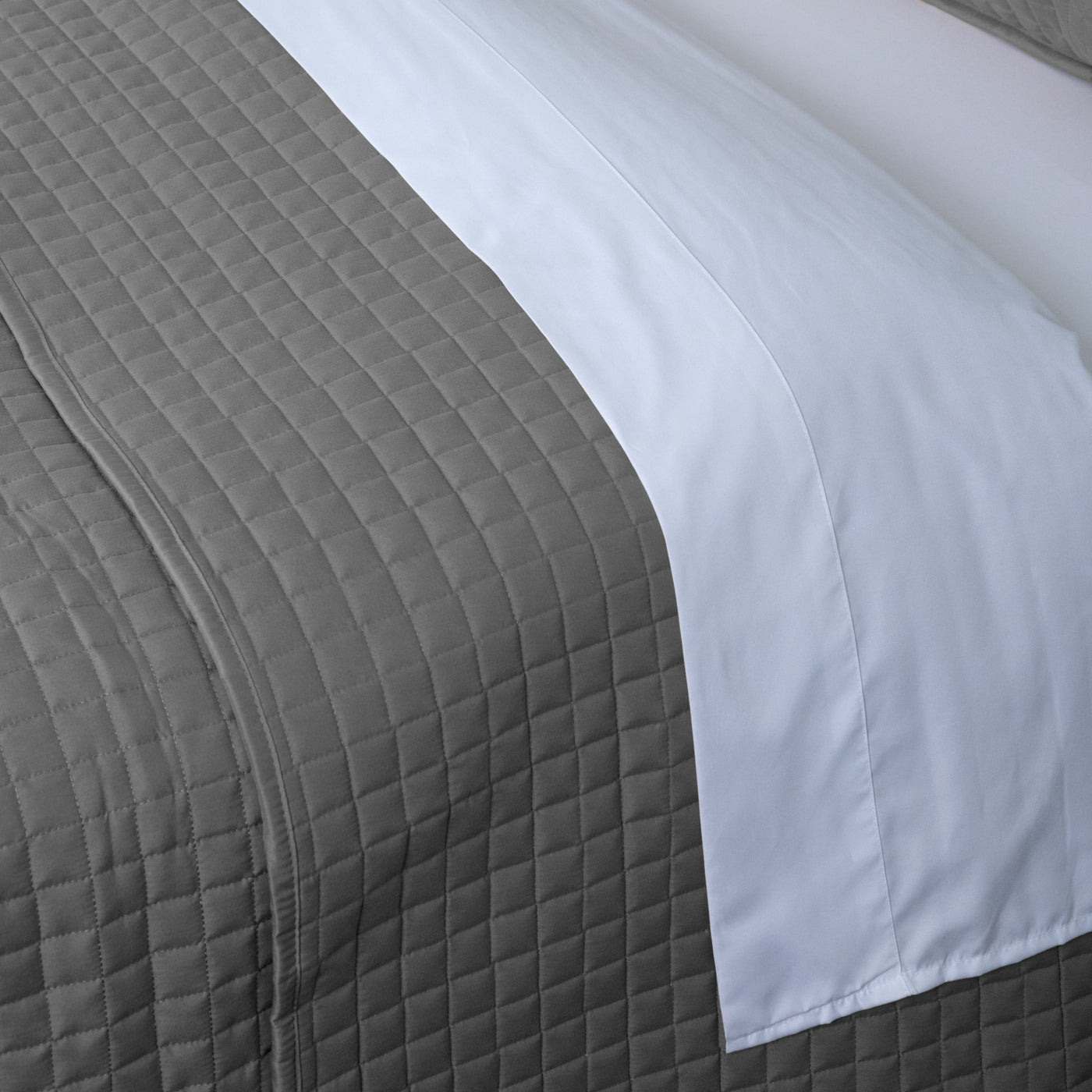 Details and Texture of Vilano Oversized Quilt Set in Steel Grey#color_vilano-steel-gray