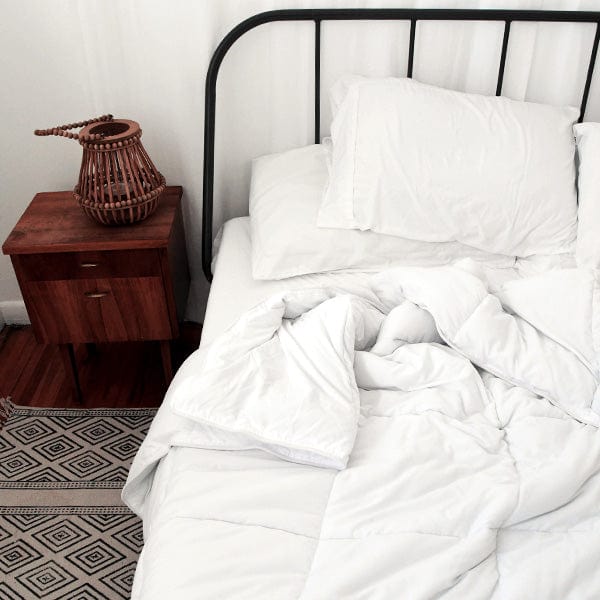Half Front View of Vilano Down Alternative Comforter in White#color_vilano-bright-white
